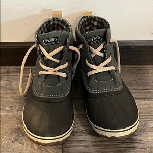 Like new! Size 9 Sperry Black and Gray/green Boots no heel